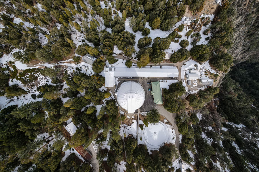 Op deze foto zie je de Chara telescoop van boven. Foto is van Nic Scott.